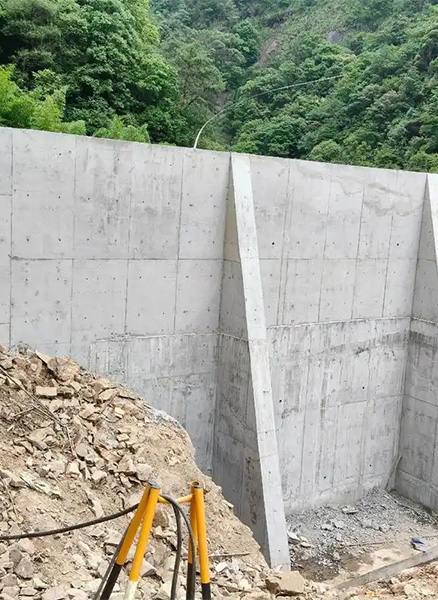 青岛即墨重力式挡土墙